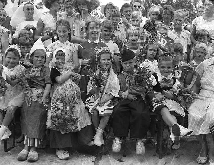 Children wait for Queen Mother, Canberra, 1958
